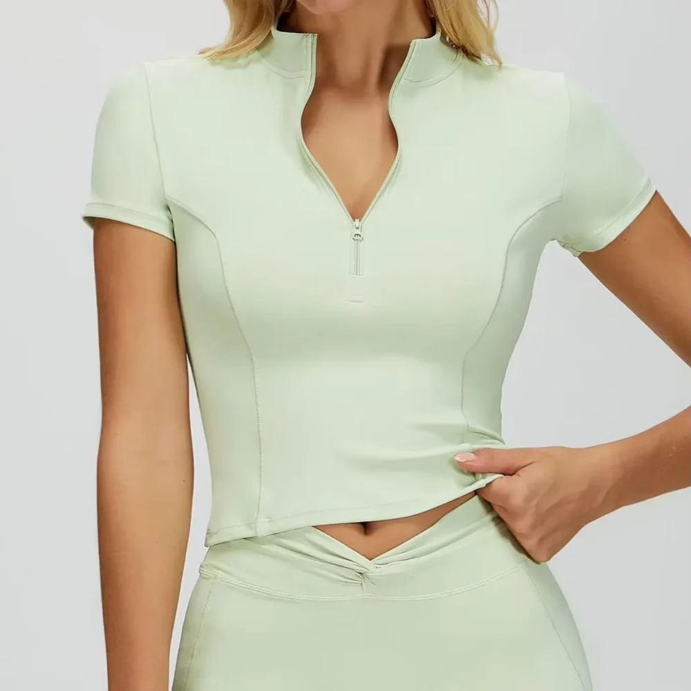 Breathable Half-Zip Short-Sleeve Golf Top with Stand Collar