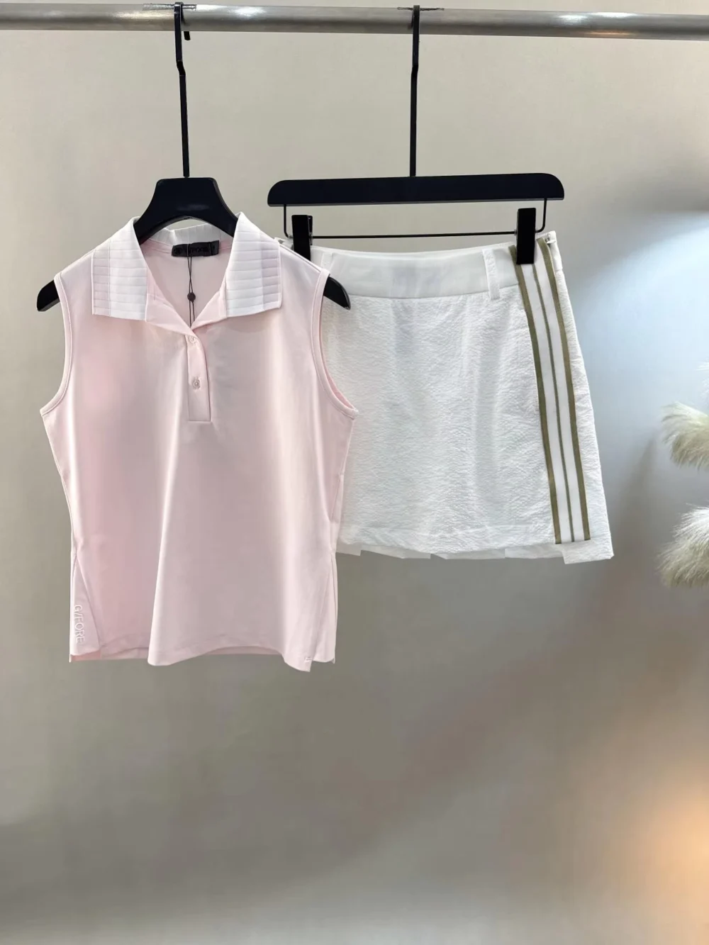 Cooling-Touch Quick-Dry High-Stretch Sleeveless Golf Polo with Notched Collar