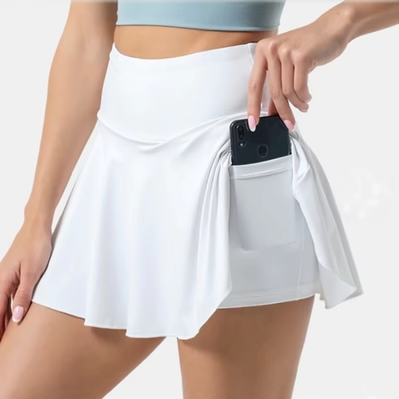 Golfskort van keperstof met hoge taille, plooien en zakken